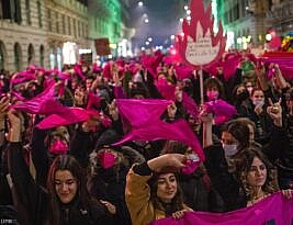 In piazza il femminismo femminicida